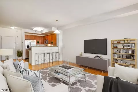 30 Freedomway #101, Jersey City, NJ 07305