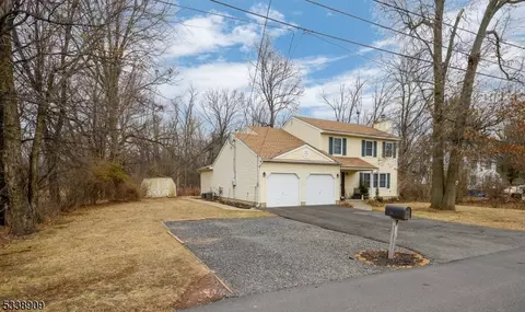 24 Griggs St, Franklin Twp, NJ 08873