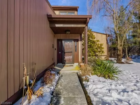 49 Ponds Cir, Wayne, NJ 07470 photo 3