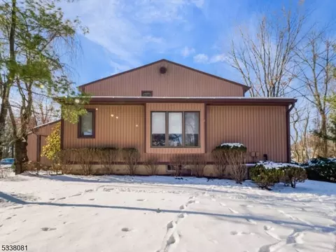 49 Ponds Cir, Wayne, NJ 07470 photo 28