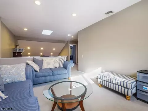 49 Ponds Cir, Wayne, NJ 07470 photo 21