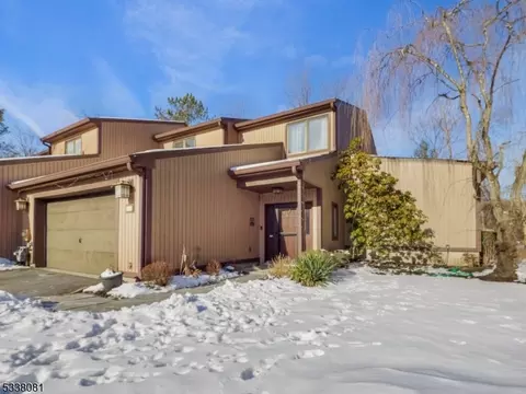 49 Ponds Cir, Wayne, NJ 07470
