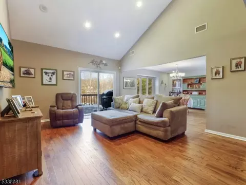 49 Ponds Cir, Wayne, NJ 07470 photo 6