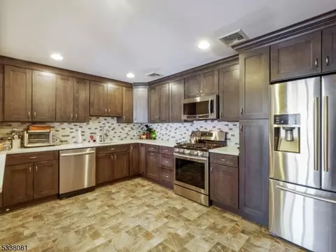 49 Ponds Cir, Wayne, NJ 07470 photo 13
