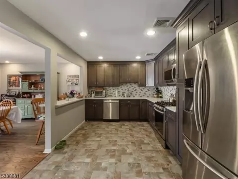 49 Ponds Cir, Wayne, NJ 07470 photo 12