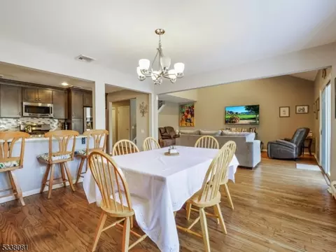 49 Ponds Cir, Wayne, NJ 07470 photo 9