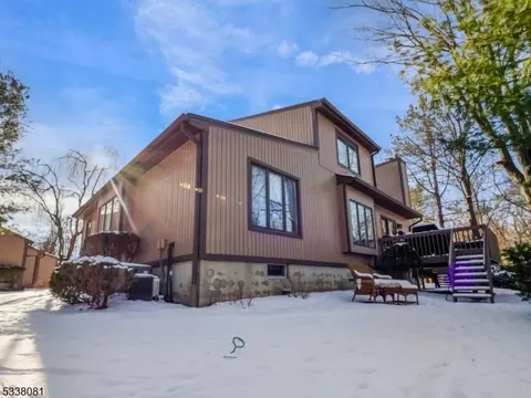 49 Ponds Cir, Wayne, NJ 07470 photo 27