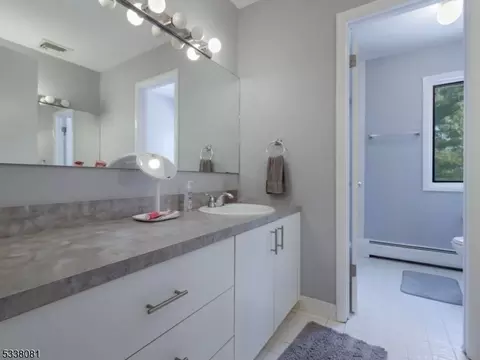 49 Ponds Cir, Wayne, NJ 07470 photo 25