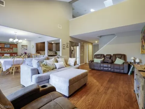 49 Ponds Cir, Wayne, NJ 07470 photo 8