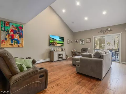 49 Ponds Cir, Wayne, NJ 07470 photo 7