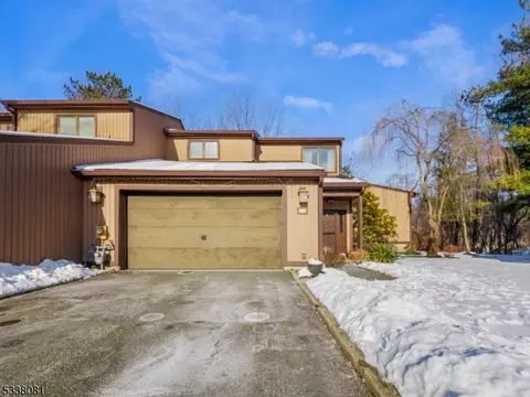 49 Ponds Cir, Wayne, NJ 07470 photo 2