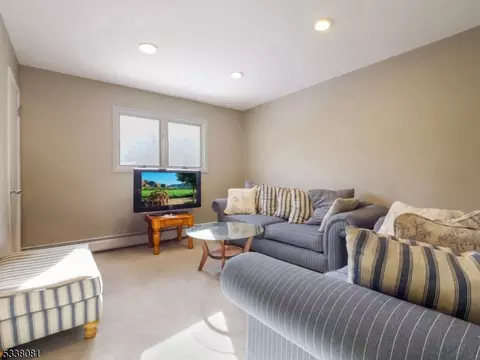 49 Ponds Cir, Wayne, NJ 07470 photo 22