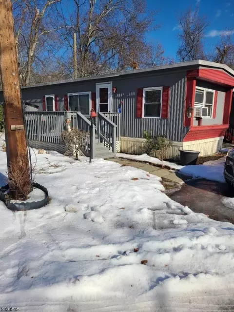 7 Sandy Point Dr, Jefferson, NJ 07849