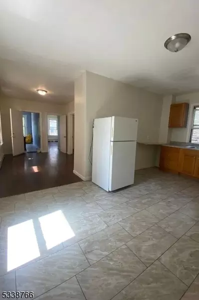 732 S 15th St, Newark, NJ 07103