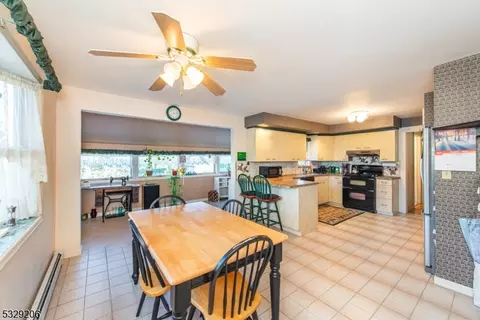 886 Alps Rd, Wayne, NJ 07470 photo 18