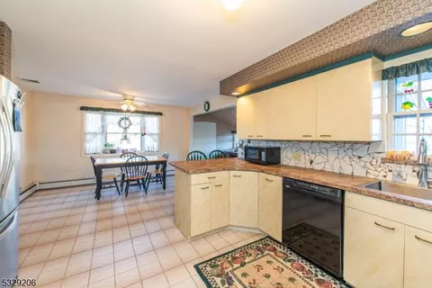 886 Alps Rd, Wayne, NJ 07470 photo 17
