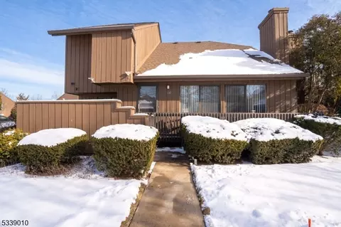 137 Kingsberry Dr, Somerset, NJ 08873