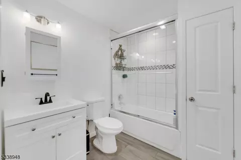 260 Maple Ave, Wallington, NJ 07057 photo 15