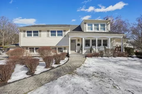 9 Juniper Dr, Morris Plains, NJ 07950