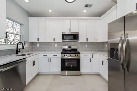 110 Perez Dr, Newark, NJ 07103