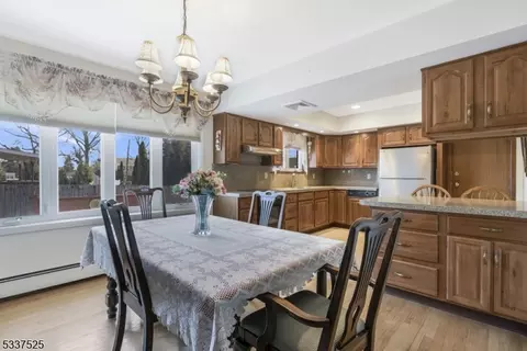 450 Dorn Ave, Middlesex, NJ 08846 photo 9