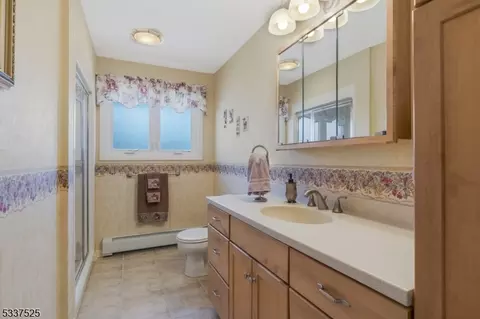 450 Dorn Ave, Middlesex, NJ 08846 photo 16