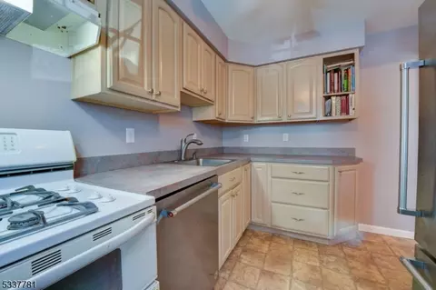 38 Atherton Ct # A, Wayne, NJ 07470 photo 8
