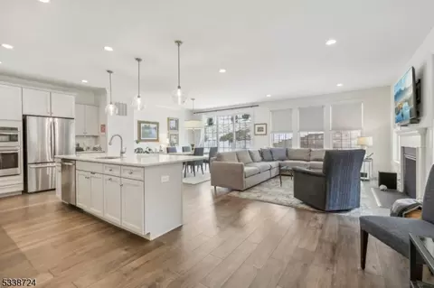 18 Warren Dr, Morristown, NJ 07960