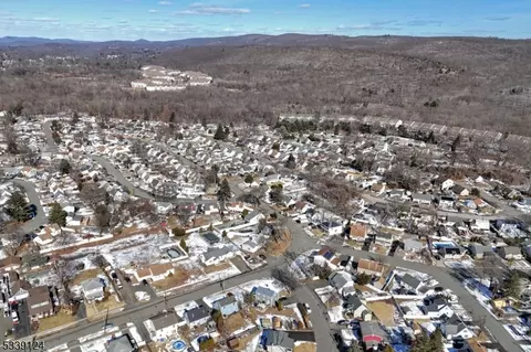 38 Burnside Pl, Wanaque Boro, NJ 07420 photo 32