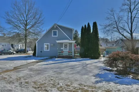 38 Burnside Pl, Wanaque Boro, NJ 07420 photo 3