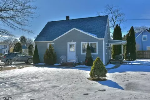 38 Burnside Pl, Wanaque Boro, NJ 07420 photo 2