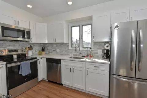 38 Burnside Pl, Wanaque Boro, NJ 07420 photo 9