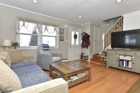 38 Burnside Pl, Wanaque Boro, NJ 07420 photo 12