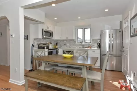 38 Burnside Pl, Wanaque Boro, NJ 07420 photo 8