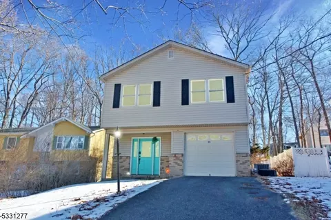 55 Leo Ave, Stanhope, NJ 07874