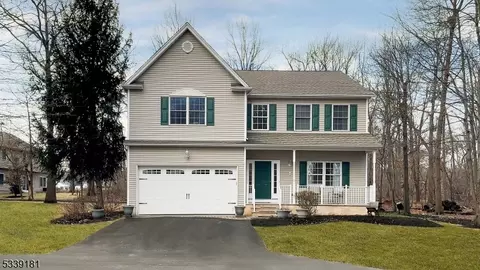 4 Adams St, Franklin Twp, NJ 08873