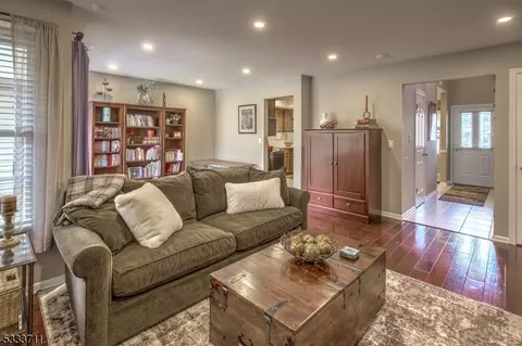 46 Cambridge Rd, Bedminster, NJ 07921