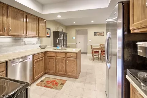 46 Cambridge Rd, Bedminster, NJ 07921 photo 2