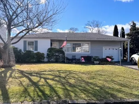 7 Crestwood Ln, Clark, NJ 07066