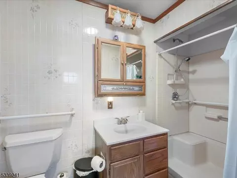 34 Saint George Pl, Wanaque Boro, NJ 07420 photo 21