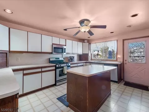 34 Saint George Pl, Wanaque Boro, NJ 07420 photo 13