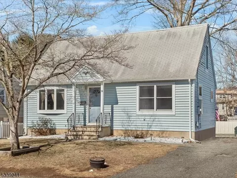 34 Saint George Pl, Wanaque Boro, NJ 07420 photo 3