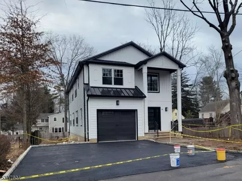 36 Woodlawn Dr, Chatham Twp, NJ 07928