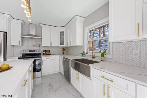 30 Vail Rd, Roxbury Twp, NJ 07850
