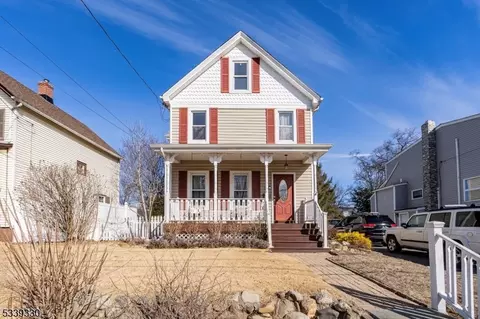15 Bergen Ave, Waldwick, NJ 07463