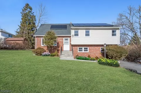 11 Sycamore St, Cresskill, NJ 07626