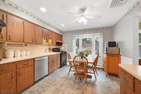 152 Broadview Ter, Paramus, NJ 07652 photo 13