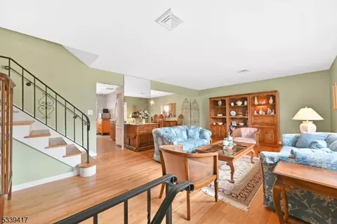 152 Broadview Ter, Paramus, NJ 07652 photo 7