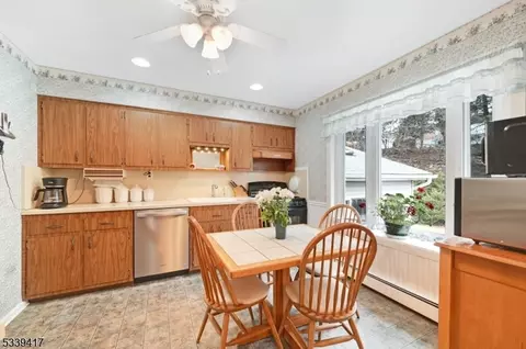 152 Broadview Ter, Paramus, NJ 07652 photo 15