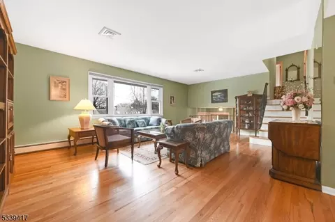 152 Broadview Ter, Paramus, NJ 07652 photo 9